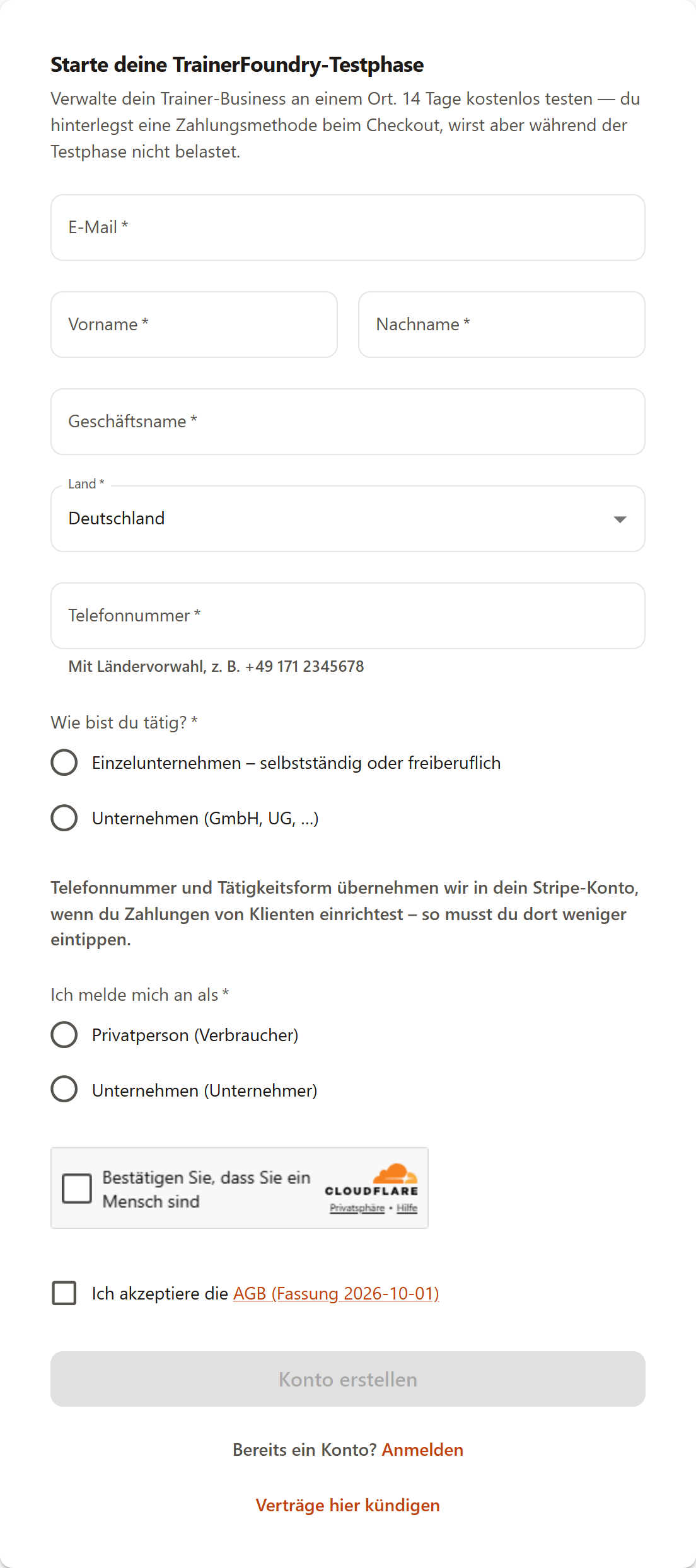 Die Registrierungsseite „Starte deine TrainerFoundry-Testphase“ mit den Feldern E-Mail, Vorname, Nachname, Geschäftsname, Land (Deutschland) und Telefonnummer, der Frage „Wie bist du tätig?“, der Auswahl Privatperson oder Unternehmen, der Bot-Prüfung von Cloudflare, dem AGB-Kästchen und dem noch ausgegrauten Knopf „Konto erstellen“.