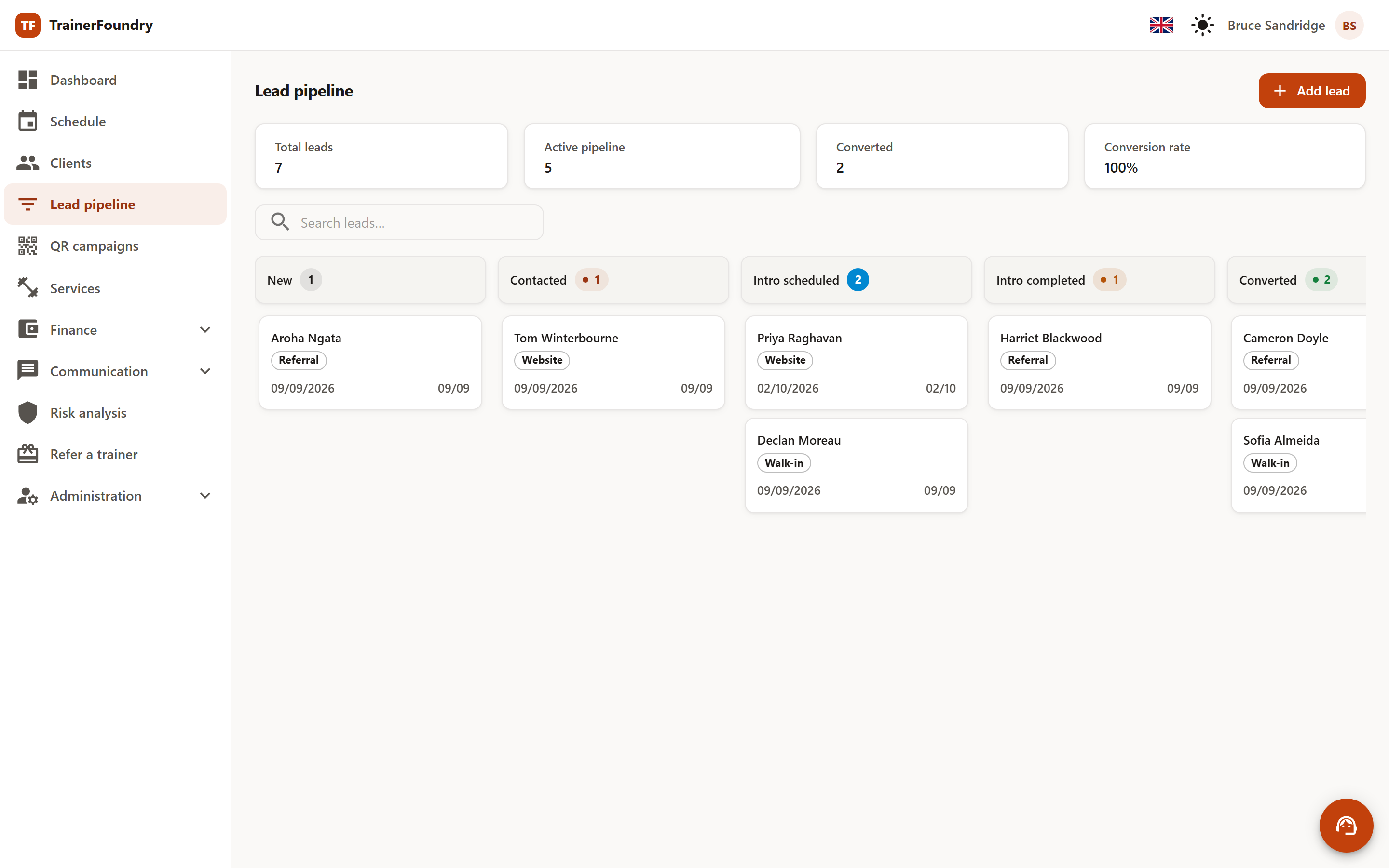 Screenshot: lead pipeline as a six-stage Kanban board